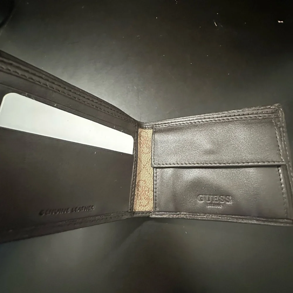 🆕Guess Men’s Bifold Leather Wallet